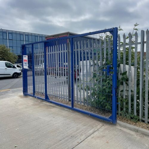 A commercial fence done by Wise Roots for ScrewFix