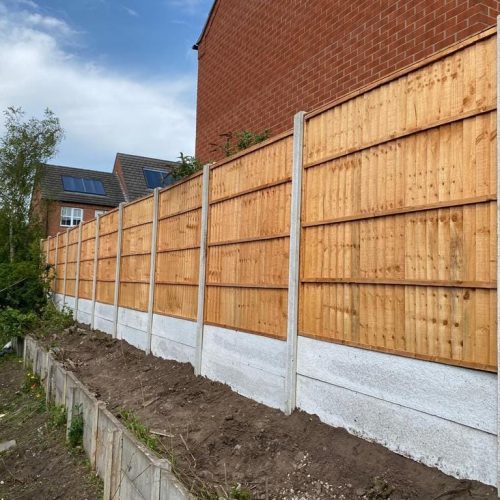 A picture of some fencing and gravel boards done by Wise Roots